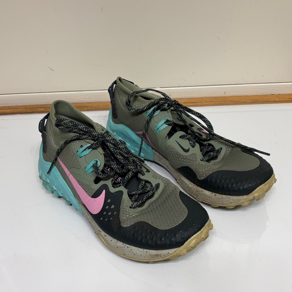 Nike Wildhorse 6 Trail Running Sneakers in Olive with Pink & Teal Accents‎